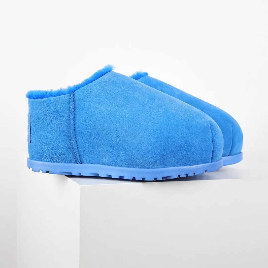 Pick up locally 💰660 Core recommended good price It is a very suitable choice for keeping warm in winter and at home. In the new year, uug has launched a series of styles, which are partial to the preferences of young consumers and have also moved to the forefront of fashion trends. Shoe body material Water-repellent coated suede upper 17mm UGGPURE™ implanted wool insole Lightweight non-slip comfortable rubber outsole With brand LOGO trademark Comes with a full set of packaging Size: 35 36 37 38 39 40